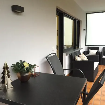 - Zentrumsnah, Eigener Parkplatz Und Grosser Balkon Ins Gruene Апартаменты *