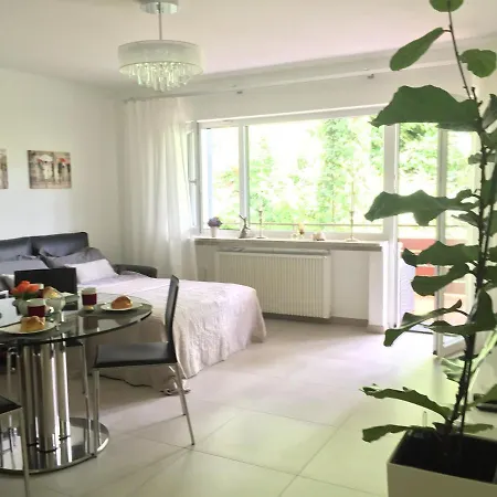 Апартаменты - Zentrumsnah, Eigener Parkplatz Und Grosser Balkon Ins Gruene Баден-Баден