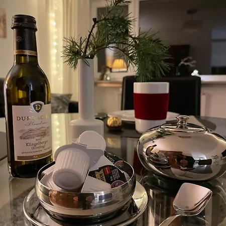 - Zentrumsnah, Eigener Parkplatz Und Großer Balkon Ins Grüne * Baden-Baden