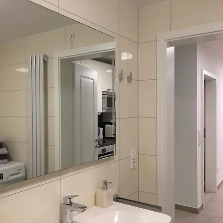 - Zentrumsnah, Eigener Parkplatz Und Grosser Balkon Ins Gruene Apartmán *