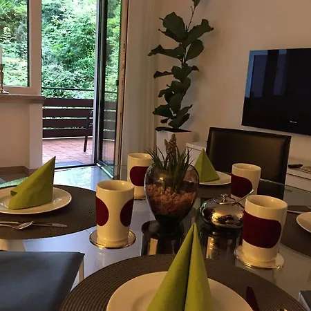 Апартаменты - Zentrumsnah, Eigener Parkplatz Und Grosser Balkon Ins Gruene *