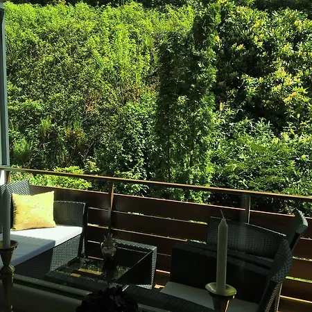 - Zentrumsnah, Eigener Parkplatz Und Grosser Balkon Ins Gruene 巴登-巴登