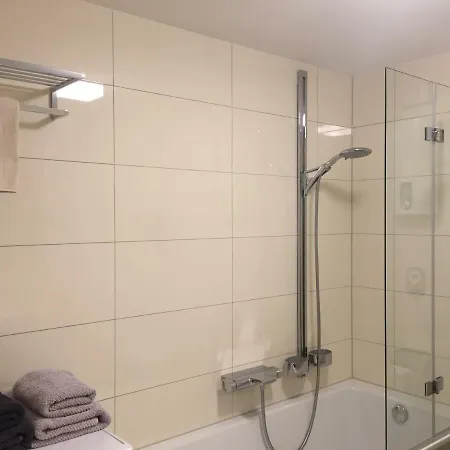 - Zentrumsnah, Eigener Parkplatz Und Grosser Balkon Ins Gruene Apartmán Baden-Baden