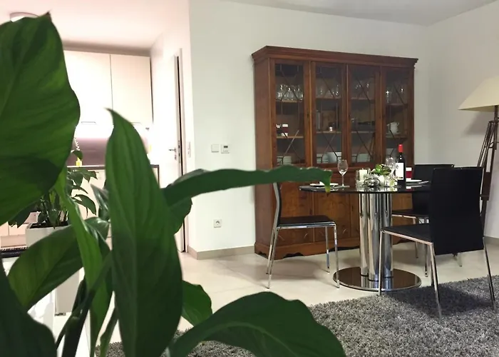 - Zentrumsnah, Eigener Parkplatz Und Großer Balkon Ins Grüne Apartamento