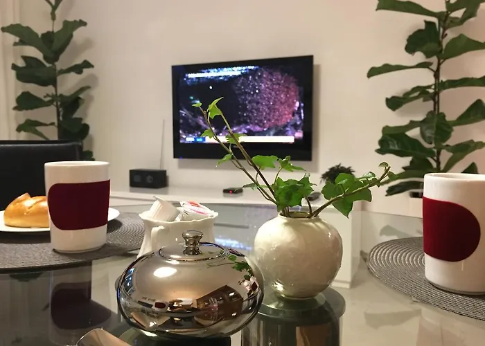 Apartamento - Zentrumsnah, Eigener Parkplatz Und Großer Balkon Ins Grüne *