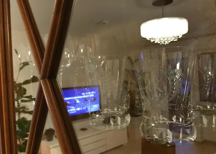 - Zentrumsnah, Eigener Parkplatz Und Großer Balkon Ins Grüne *