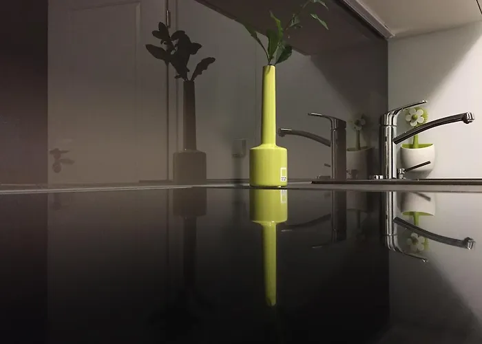 - Zentrumsnah, Eigener Parkplatz Und Großer Balkon Ins Grüne