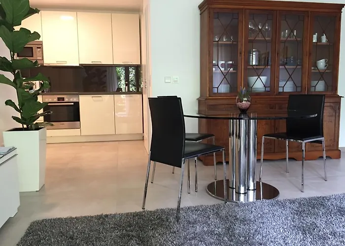 - Zentrumsnah, Eigener Parkplatz Und Großer Balkon Ins Grüne