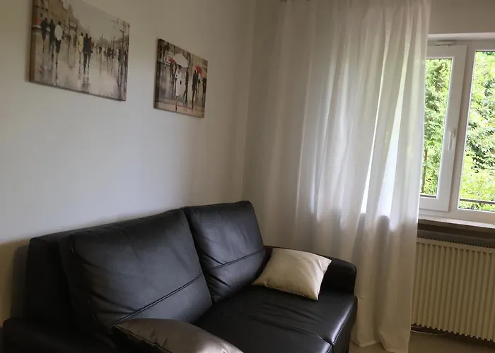 - Zentrumsnah, Eigener Parkplatz Und Großer Balkon Ins Grüne *