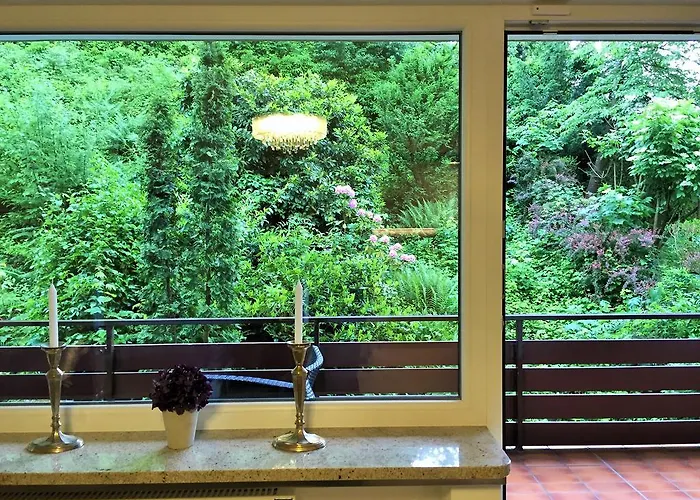 - Zentrumsnah, Eigener Parkplatz Und Großer Balkon Ins Grüne * Baden-Baden