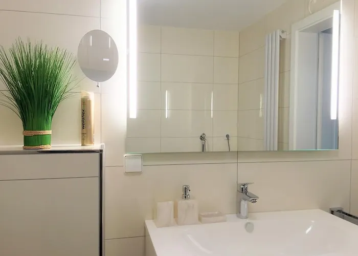 - Zentrumsnah, Eigener Parkplatz Und Großer Balkon Ins Grüne *