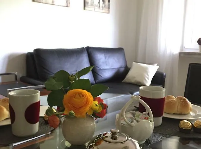 - Zentrumsnah, Eigener Parkplatz Und Großer Balkon Ins Grüne